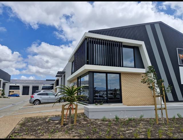 565M² WAREHOUSE TO LET IN STIKLAND INDUSTRIAL